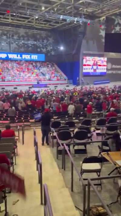 The Empty Seats at Trump's Last Political Rally