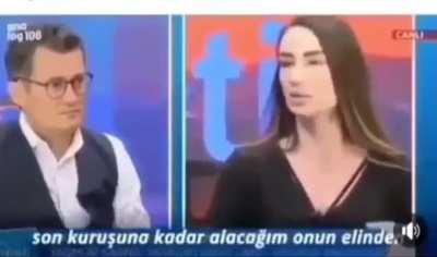 Bu karıların götü neden bu kadar kalkık ???