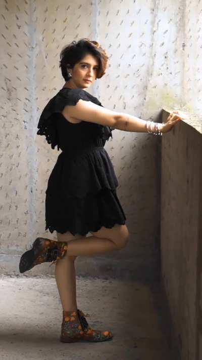 Snehalata Vasaikar, perfect marathi milky milf, alone in under construction building... What you going to do???