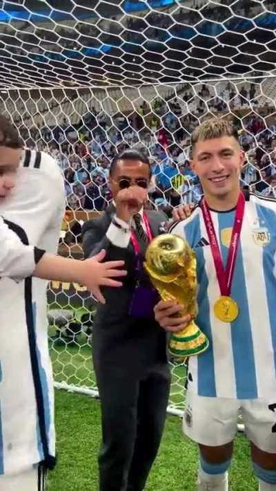 Salt Bae crashing Argentina's World Cup celebration