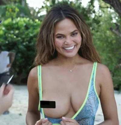 Chrissy Teigen - Flashing