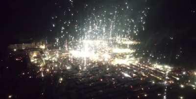 “Shelling of the city of Vugledar with phosphorus cluster shells” from @_beznazvania on tiktok