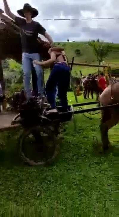 To dance on a carriage