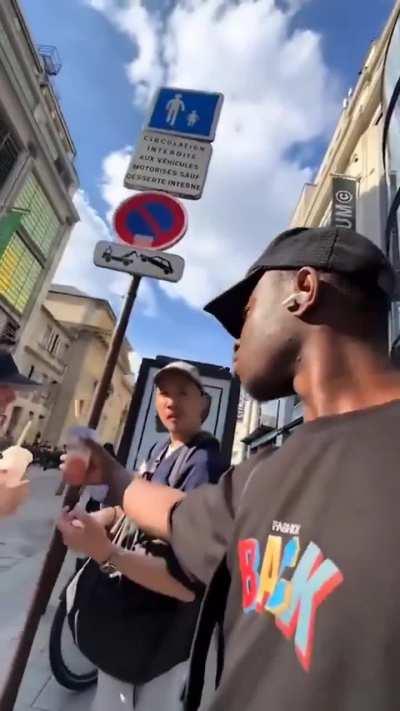 Guy casually mugs people in Paris