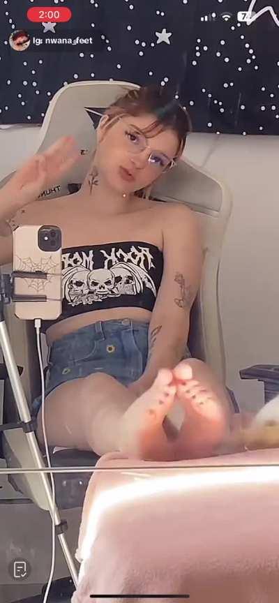 nwana_feet counts you down on LIVE!