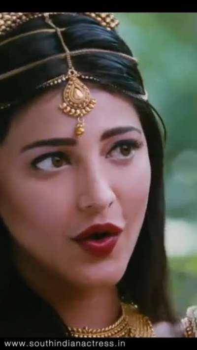 Shruti Haasan hot navel in Yaendi Yaendi song from Puli movie