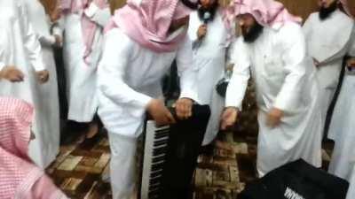 Wahhabis destroying musical instruments