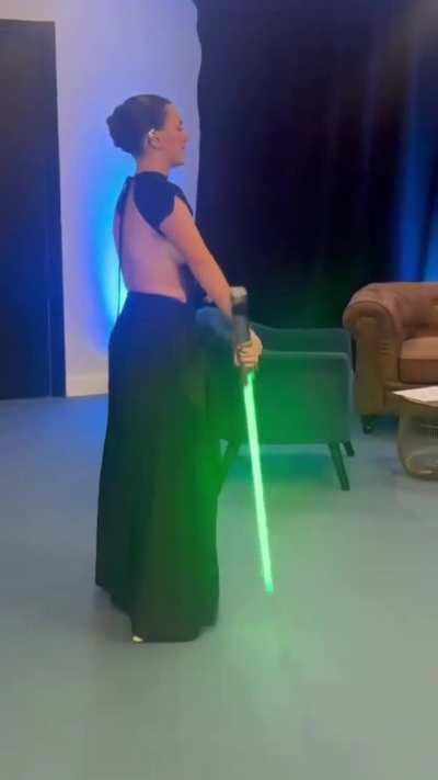 Dafne Keen using lightsaber