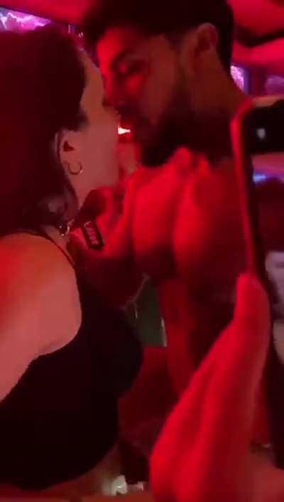 Male stripper makes out with hottie and gets sucked by her (repost without the label)