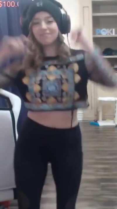 The waist, the hips, the legs. everything about poki is perfecttt❤️