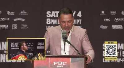 Things just got intense between Oscar de la Hoya and Canelo at todays press conference 