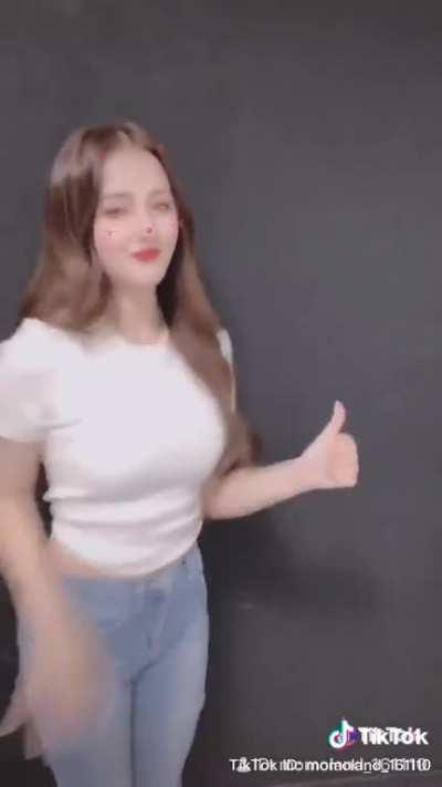 Official Momoland TikTok - Thumbs Up Dance (Nancy)