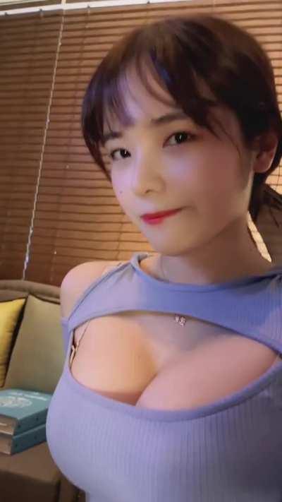 Korean hottie asking for some massage