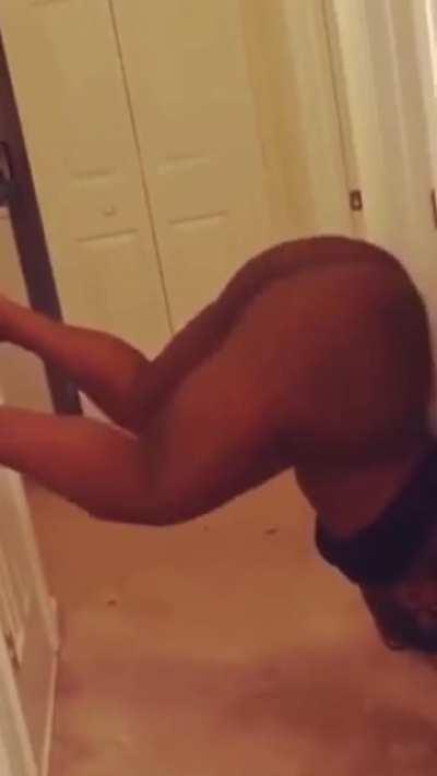 Throwing That Ass In The Air 🍑🤤😻😍❤️