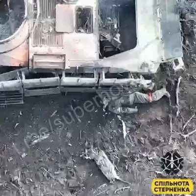 Russian solider killed whilst hiding under destroyed tank