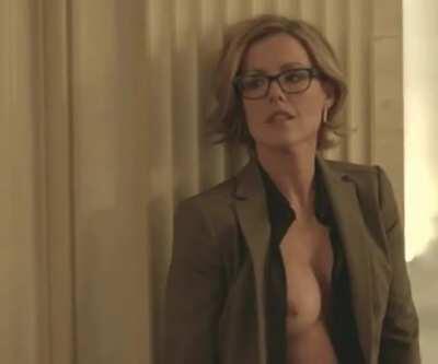 Kathleen Robertson in Boss