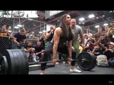 Stephanie Cohen 545 lb deadlift. Over 4 times her body weight. Gotta love the hype man too