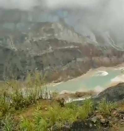 Giant landslide causes lake to disappear