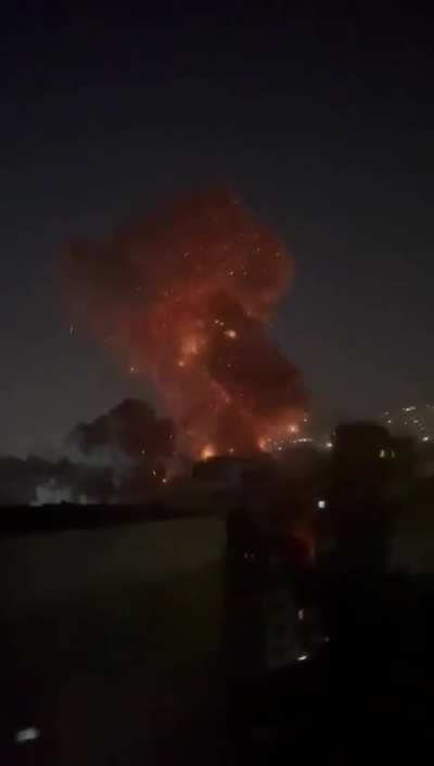 Idf bombs hezbollah weapons manufacturing factory in Burj Al barajne beirut at 2am (27/10/2024)