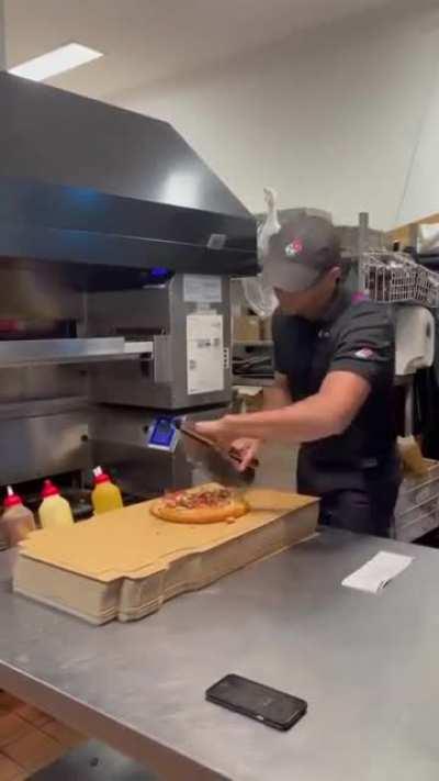 The way this guy cuts and packages this pizza is smooth asf