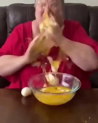 GRANDMA LOVES EGGS