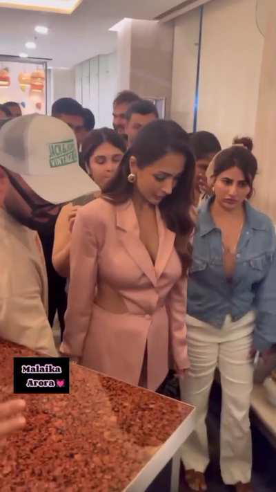 Malaika Arora Wearing Pink Suit 🩷🥰