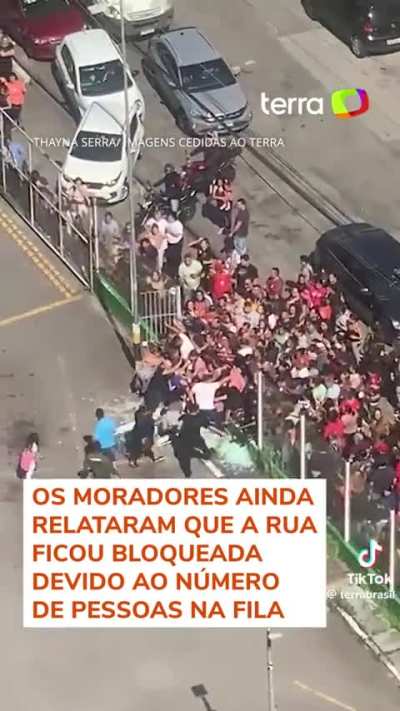 Enquanto o comuniste Flávio Dino pede mais uma lagosta no STF, o presidente Lule analisa a compra de um avião mais luxoso, o pobre está lutando para sobreviver. Viva la revolucion! 