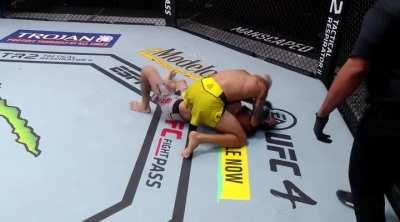 Charles Oliveira nearly rips Tony Ferguson's arm off