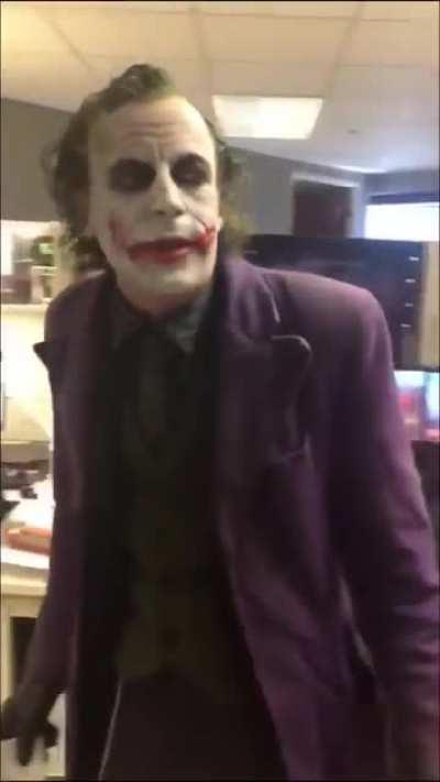 Guy does a really good impression of Heath's Joker