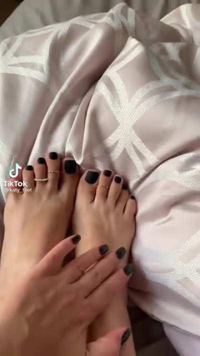 katy_feet