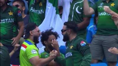 The absolute banter from Pak-bros 😎