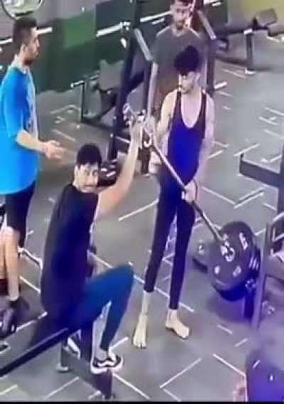 Dude with quick reflexes saves man's life in the gym
