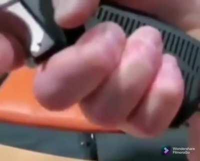 Self adjusting hand grip