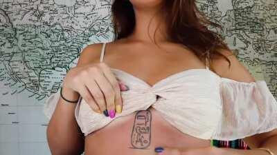 Sim, Débora Aladim, quero muito saber o significado dessa tatuagem