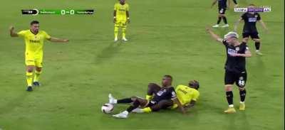 This was given as a foul against Osayi Samuel 🤣