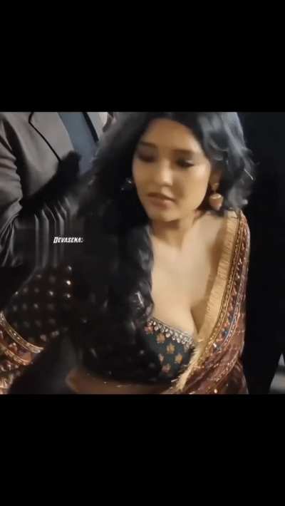 Ritika singh cleavage 