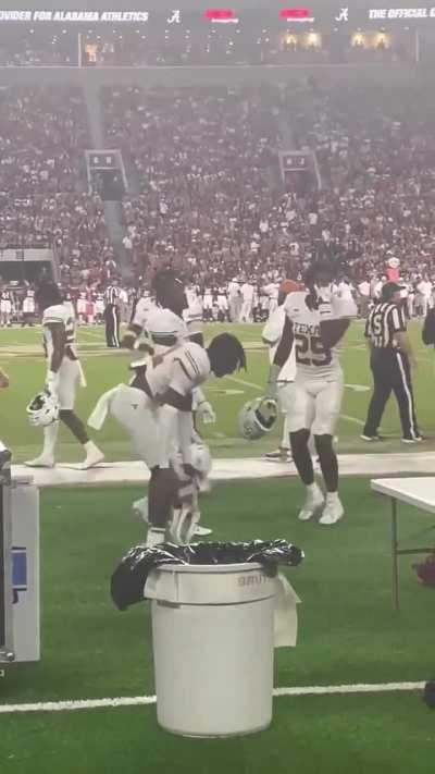 Alabama students get triggered by Texas players celebrating their victory