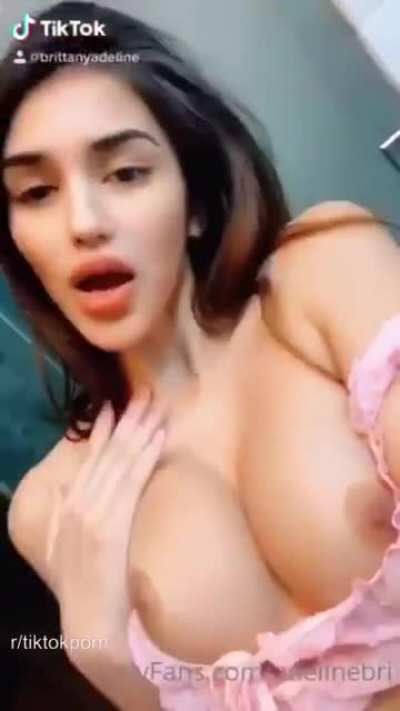 TikTok Adeline Nice Tits