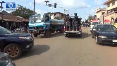 Nigerian security operatives battle gunmen in an open market.