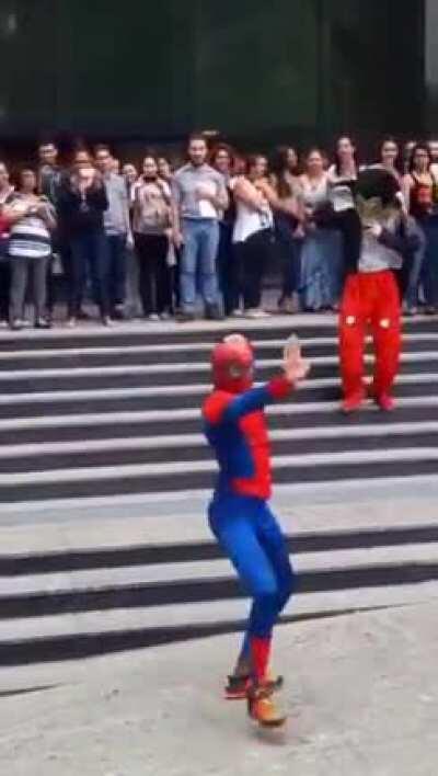 ? Spider man got moves : combinedgifs || [dd] 