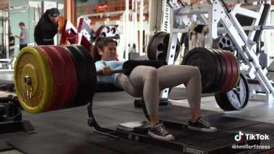 This is 455lbs or 206 kilos. I don't understand how her body didn't collapse.