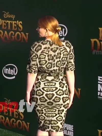 Bryce Dallas Howard is draggin' a wagon