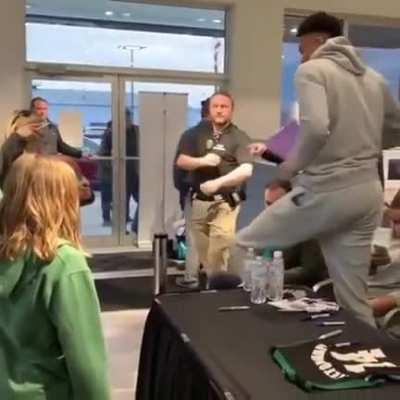 NBA star Giannis Antetokounmpo's wholesome reaction to a young fan with artwork.