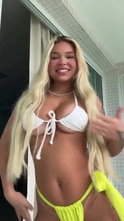 Novinha loirinha deliciosa - Treyce