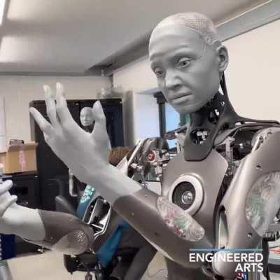 This robot that can naturally mimic human expressions. Get the bladerunners ready y'all.