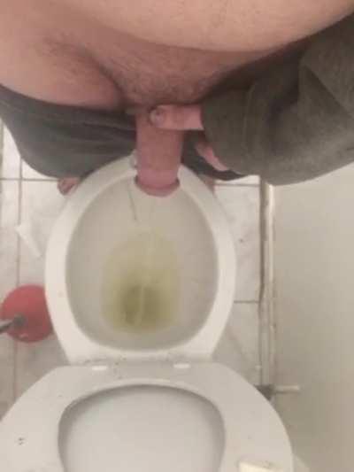 55-second Long Pissing Session 💛🚽