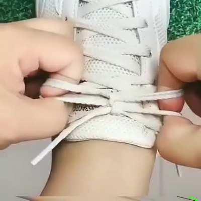 How to tie a double loop shoelace knot