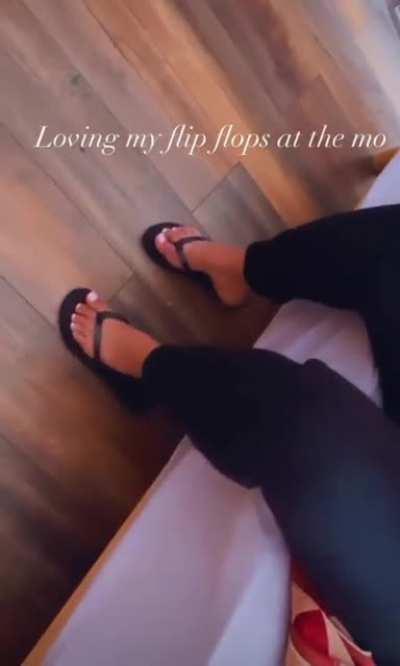 Sexy feet tease