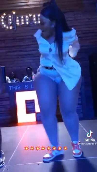 Phat ass on stage