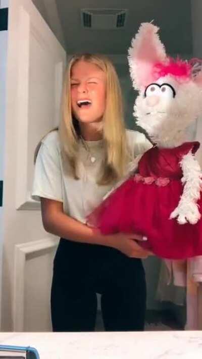 16 years old singing Ventriloquist Darci Lynne